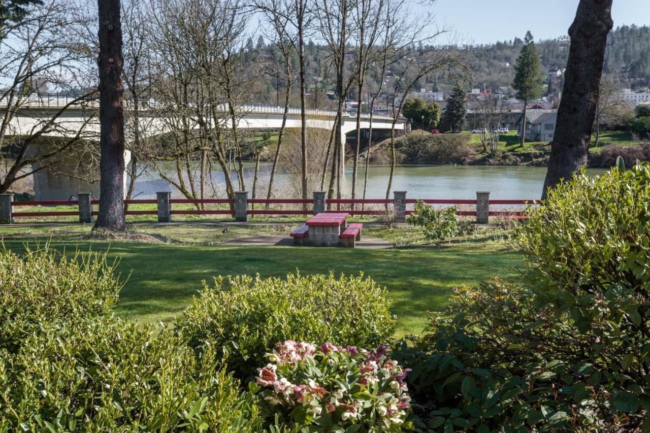 Riverfront Inn Roseburg Eksteriør billede