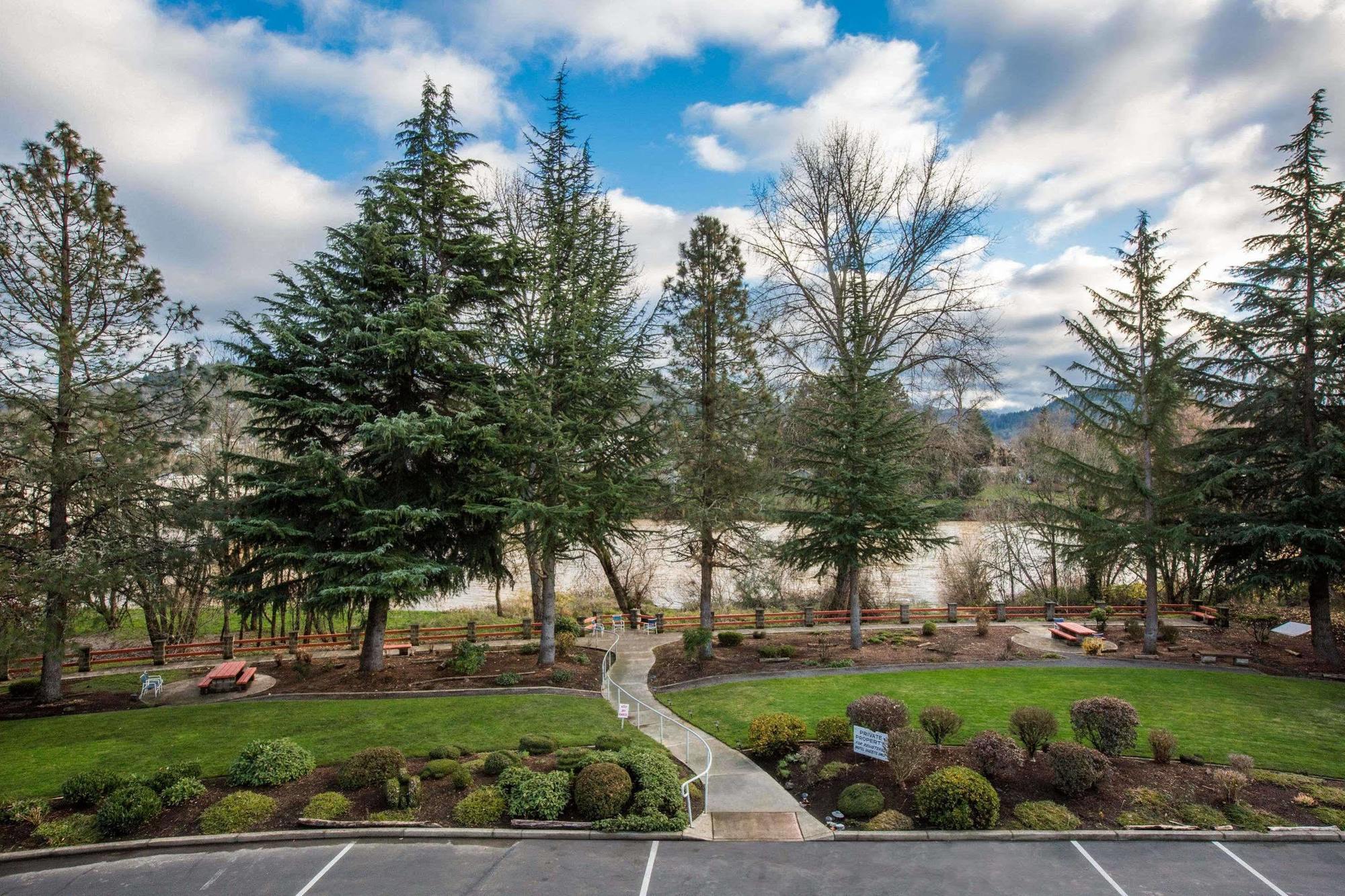 Riverfront Inn Roseburg Eksteriør billede